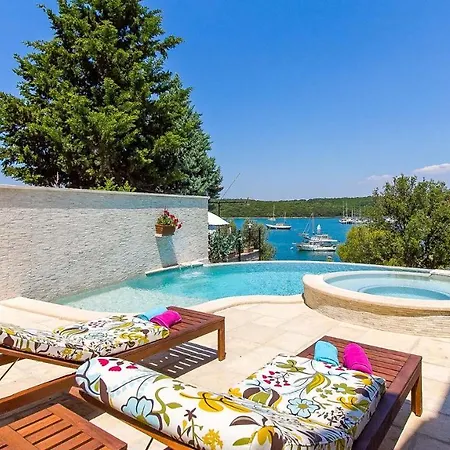 Villa Vila Avemar *